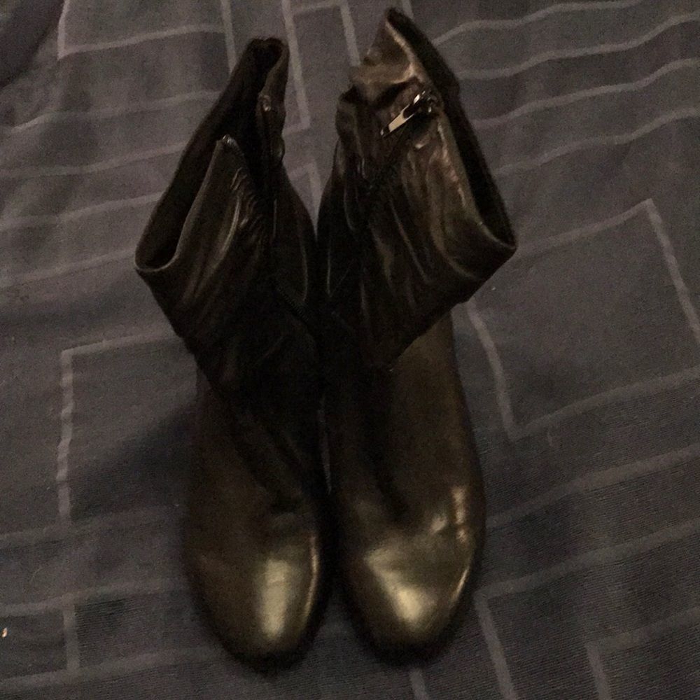 Cute black Blake Scott rouched booties